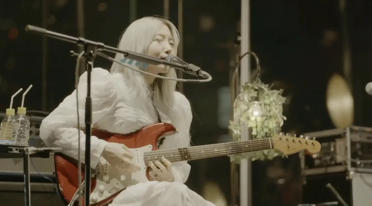 Miku Nakamura [Cö Shu Nie Band]