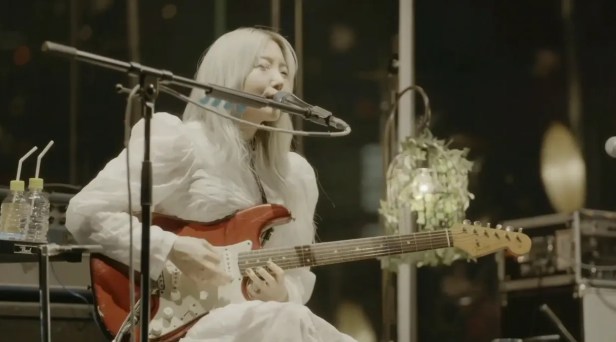 Miku Nakamura [Cö Shu Nie Band]