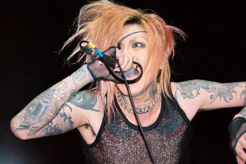 Hakuei se apresentando com o Machine no Japan Expo 2008, em Paris.