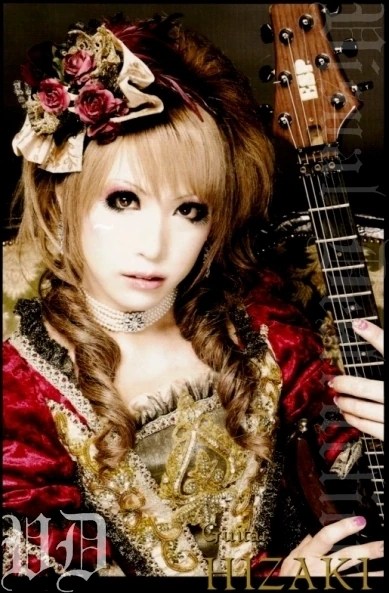 Hizaki de Versailles, um dos mais conhecidos artistas de Visual Kei.