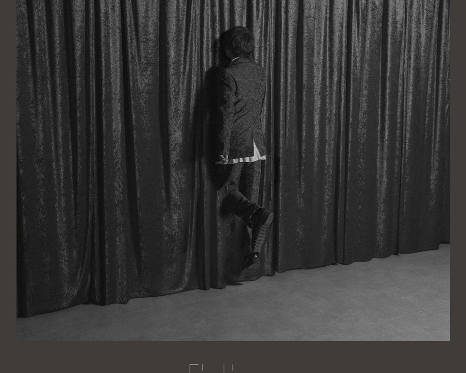 Capa da edição padrão de Fictions